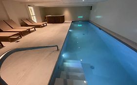 Kyriad Saumur Hyper Centre Hotel, Appartements, Seminaires Et Spa Soins Sothys Paris